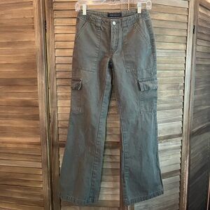 Junior size X-small. Olive Cargo Pants Aeropostale flair.